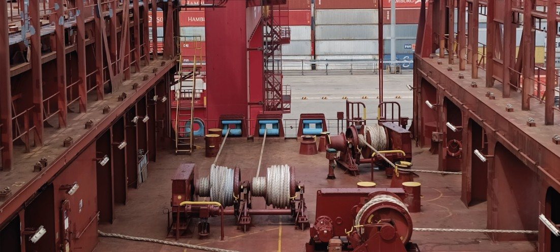 Shore power connection point on board a container vessel